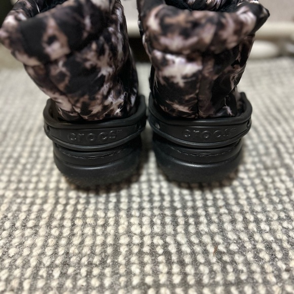 Crocs Classic Lined Neo Puff Boot Size 4 - Picture 4 of 7